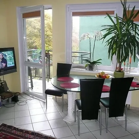 بيت شباب Film *