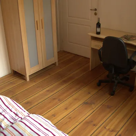 بيت شباب Film بوزنان